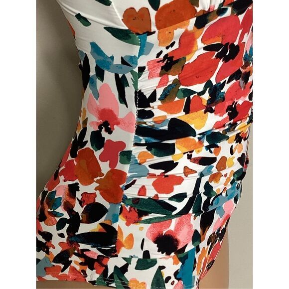 New. Anne Cole floral swimsuit. Size 16. Retails $119 - Picture 11 of 15